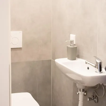 Urbanes Messe شقة